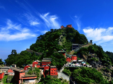 武当山+神农架+恩施大峡谷+土司城+女儿城+腾龙洞精华双动七日游<鹏程万里>